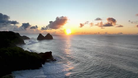 Famoso-Archipiélago-De-Agua-De-La-Bahía-De-Fernando-De-Noronha-En-El-Océano-Atlántico-Brasileño