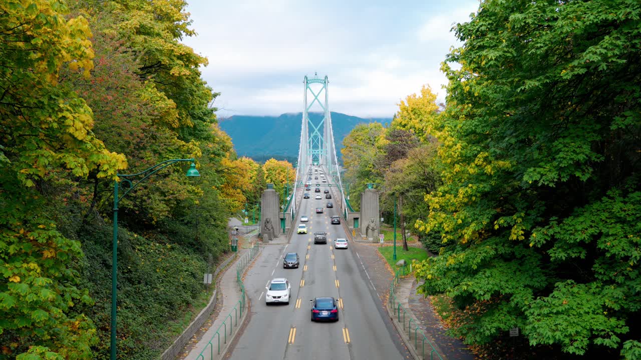 밴쿠버, bc 캐나다, 라이온스 게이트 다리 (lions gate bridge), 퍼스트 네로즈 다리 (first narrows bridge) 라고 불리는 이 다리는 버라드 인 ⁇ 의 퍼스트 네로즈 (first narrows) 를 가로질러 브리티시 컬럼비아의 밴쿠버 시를 연결하는 다리이다.