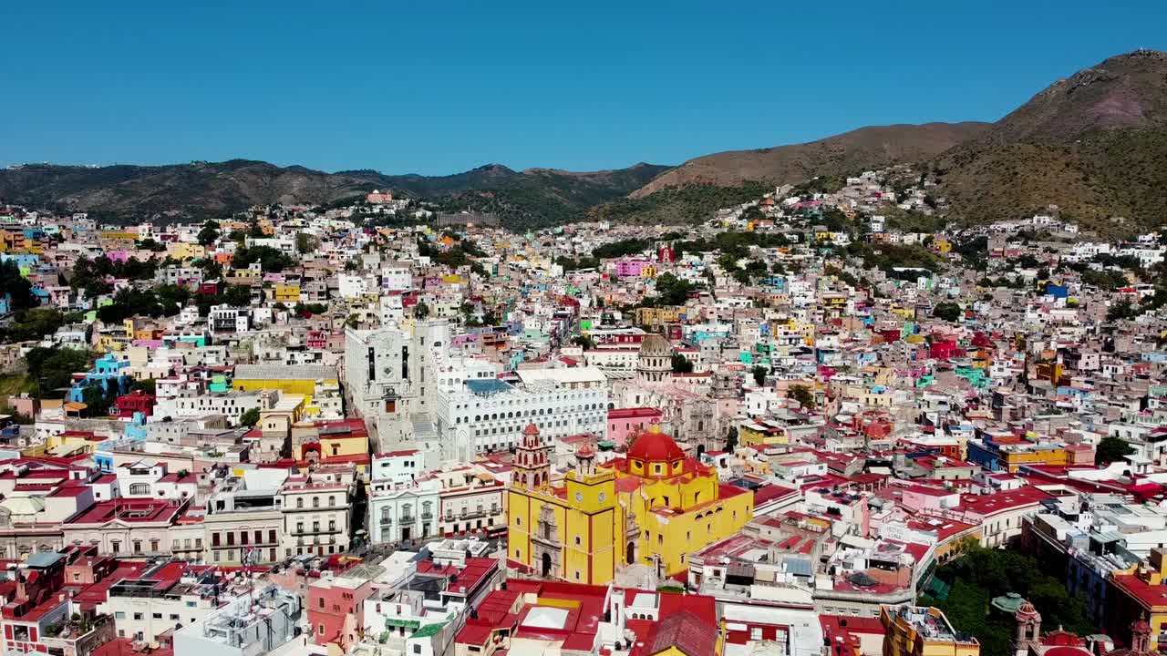 Aerial establish overview of Guanajuato, M&eacute;xico colonial vibrant colorful architecture buildings