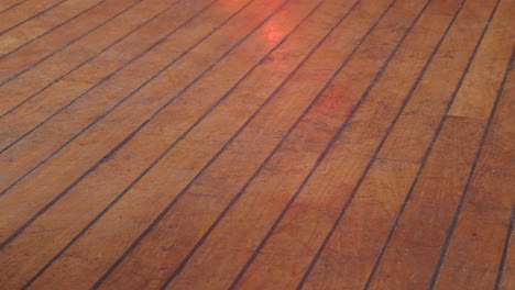 suelo de madera con arañazos