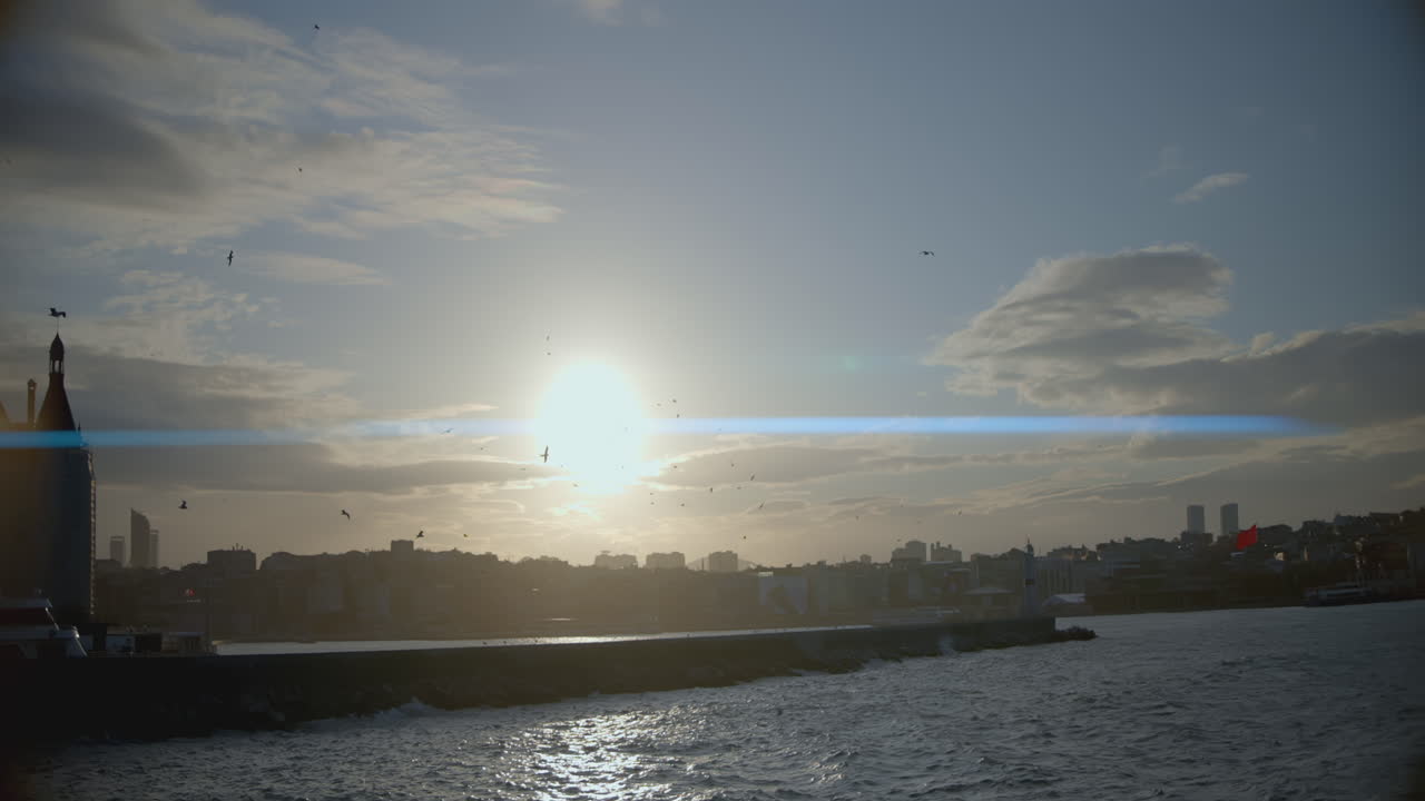 이스탄불 보스포러스 해협에서 해가 지는 모습