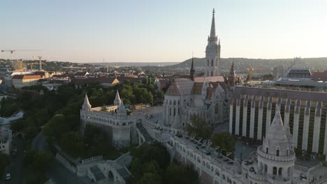 Cinematic-Establishing-Shot-of-Fisherman's-Bastion-and-Matthias-Church