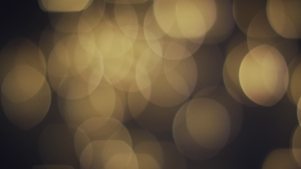 video de luces amarillas bokeh con espacio de copia en un fondo oscuro