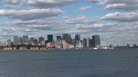 Las-Nubes-Se-Mueven-Sobre-La-Ciudad-De-Nueva-York-Ny