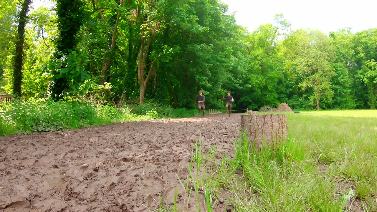 장애물 코스 4k에 대한 피트 남성 훈련