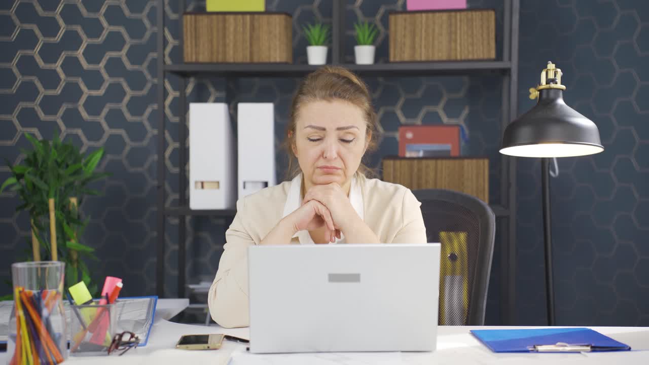 una mujer de negocios frustrada.