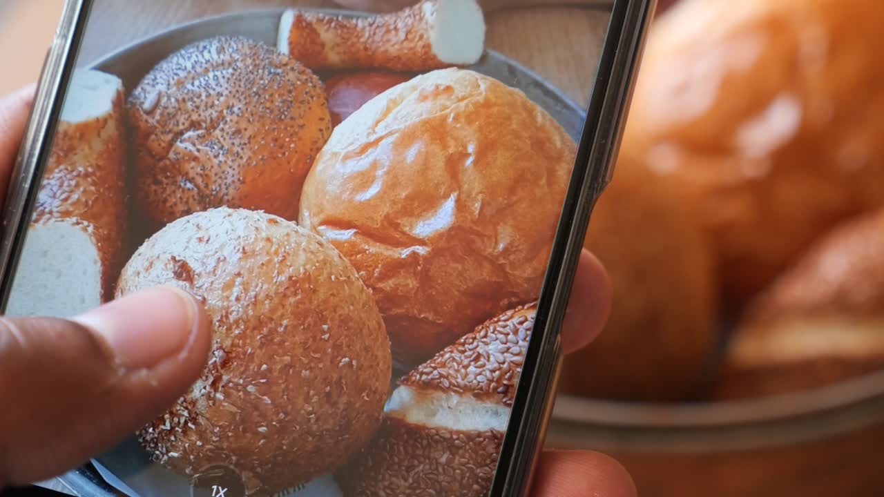 variedad de pan recién horneado