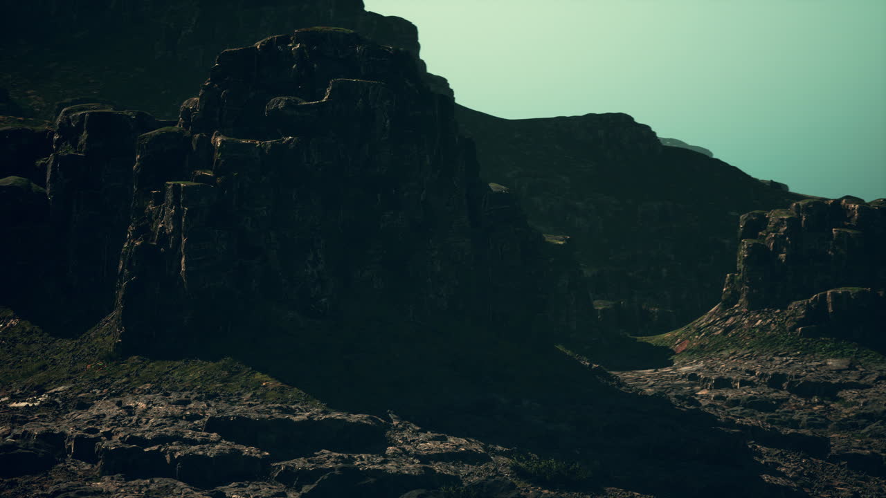 paisaje montañoso con acantilados escarpados