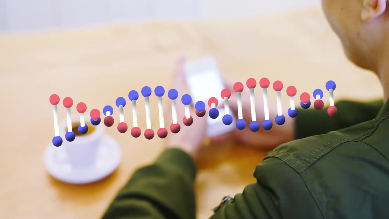 mand bruger smartphone ved bord med kaffekop i sundheds-app, med flydende DNA-helix-overlay