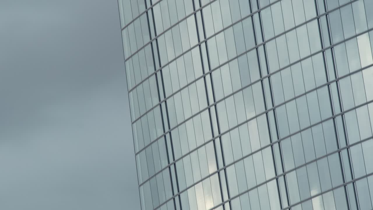 타임 스 빌딩 반사: 낮이 밤으로 바뀌면 4k