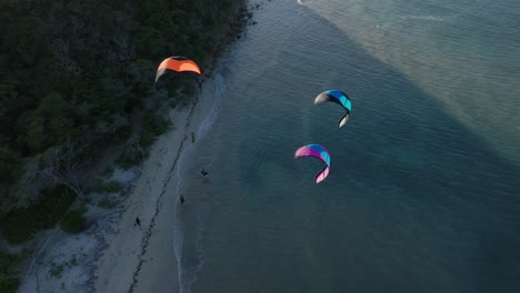 kiteboarding en la playa