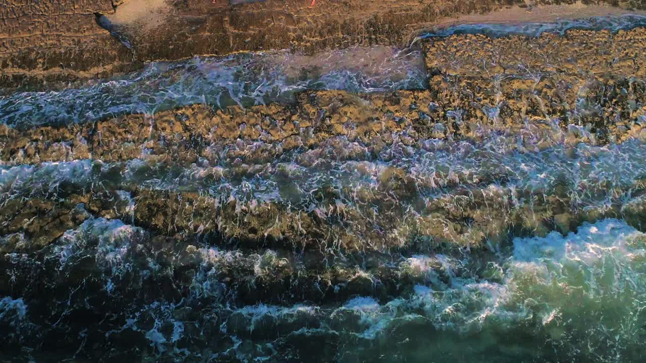 волны мягко касаются берегов с воздуха.