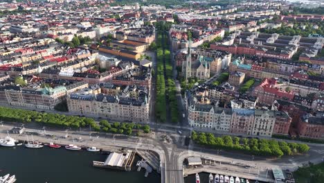 Birds-eye-view-of-promenade-to-Karlaplan-Park-in-Stockholm-city,-Sweden