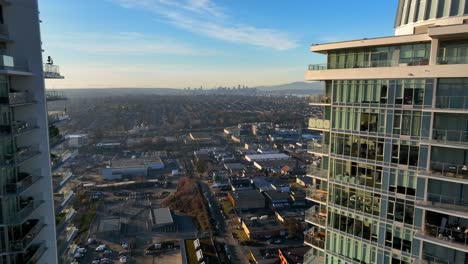 Pullback-On-Highrise-Buildings-Overlooking-City-Of-Vancouver-Skyline-In-British-Columbia,-Canada