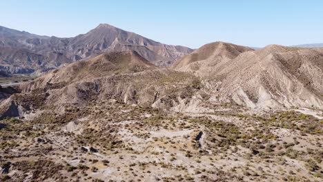 Desierto-De-Tabernas-En-Almería,-Andalucía,-España---Vista-Aérea-De-Drones-Del-Valle-Seco-Y-Hermoso-Paisaje