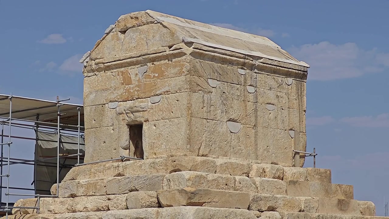 Túmulo de Ciro, o Grande, em Pasargadae, Irã