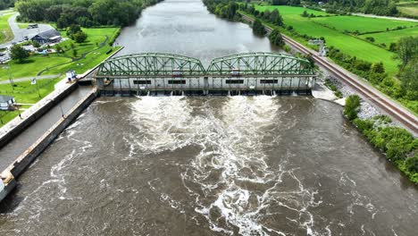 Still-look-at-a-green-Loch-Bridge-on-the-Mohawk-River