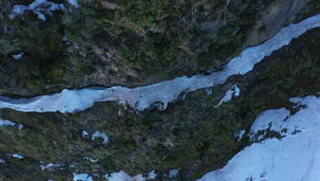 Snowy-path-in-the-mountain-between-Pico-Ruivo-and-Pico-do-Arieiro-in-Madeira