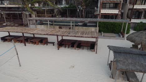 amansala resort, tulum, méxico: cabañas de paja, frente a la playa, entorno sereno - revelación aérea