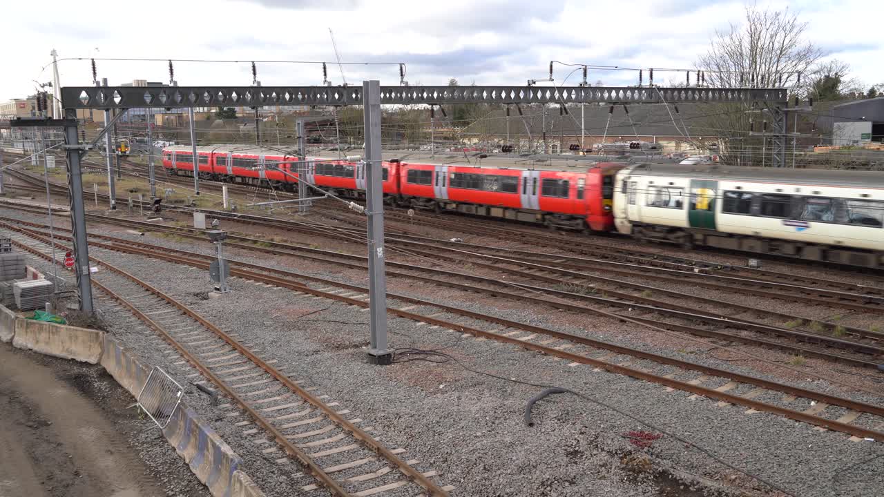 Train leaves the Cambridge train station on a cold winters morning. Cambridge, UK. 14.02.22