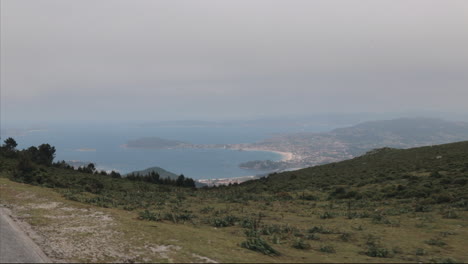 Vista-De-Baiona-Desde-El-Puerto-De-Montaña-En-Cámara-Lenta