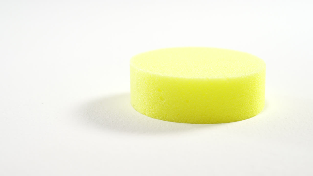 플라스틱 청소 스폰지의 클로즈업