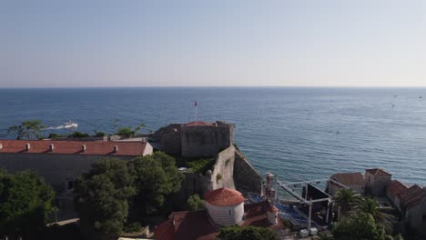 Budva-Citadel-atop-cliffs-in-Old-Town-overlooking-Adriatic,-Montenegro