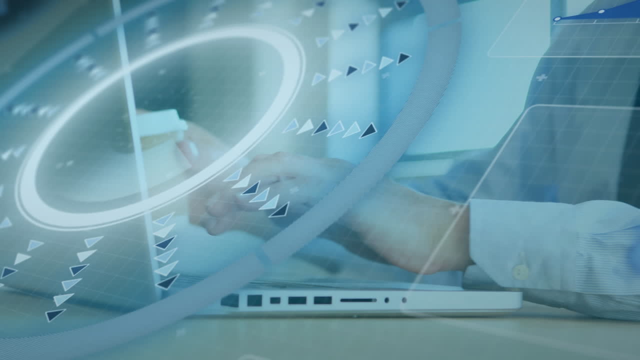 노트북을 사용하는 코카시안 사업가에 대한 데이터 처리 범위의 애니메이션