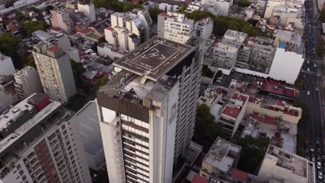 Heliport-on-skyscraper-roof,-Buenos-Aires-city-in-Argentina