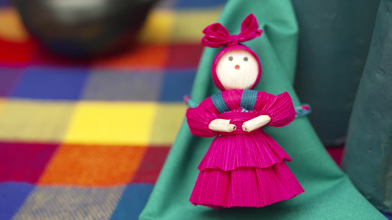 Authentic Honduran Folk Handicrafts with Corn Leaf Dolls and Handmade Clay