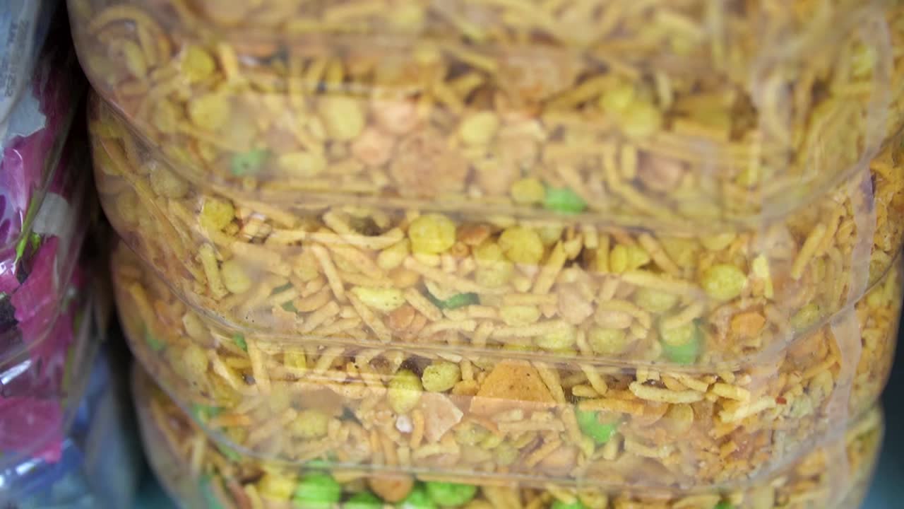 카트만두, 네팔의 작은 현지 스낵 가게에서 네팔 스낵