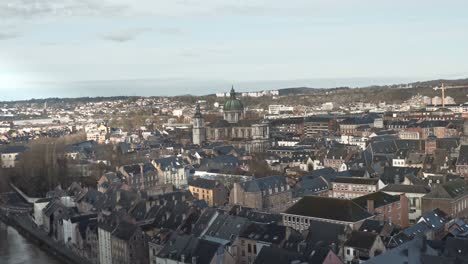 iglesia en una colina en namur, bélgica