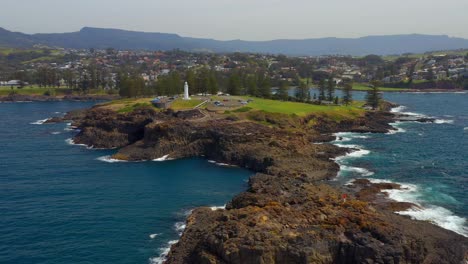 Rocky-Peninsula-Near-Kiama-Blowhole-And-Kiama-Lighthouse-In-NSW,-Australia