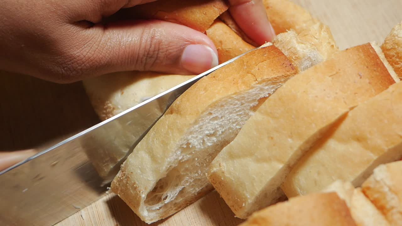 Tagliare il pane