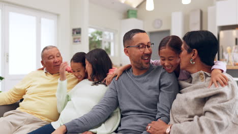 Begrüßung,-Freude-Und-Umarmung-Für-Die-Große-Familie