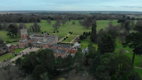 antena - somerleyton hall en somerleyton, inglaterra, amplio tiro giratorio