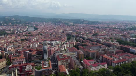 High-angle-view-over-city-famous-for-Romeo-and-Juliet,-Verona,-Italy