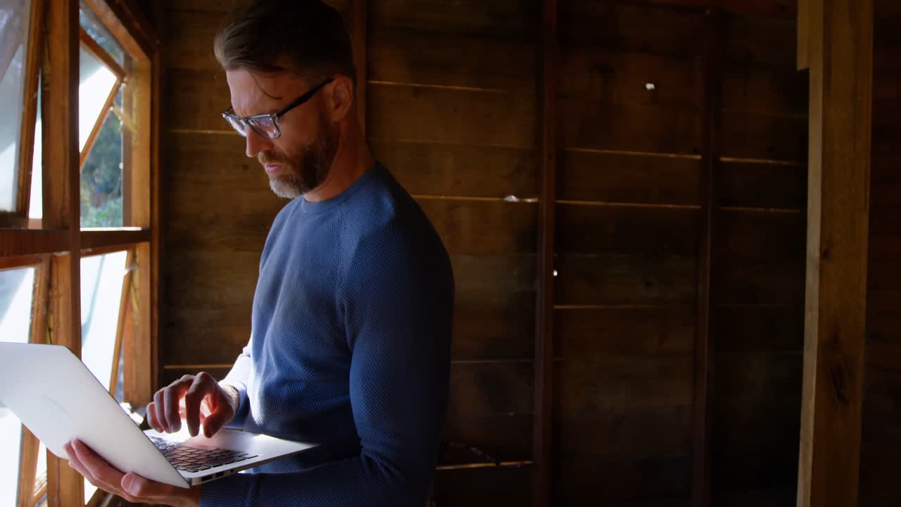 Man using laptop at home 4k
