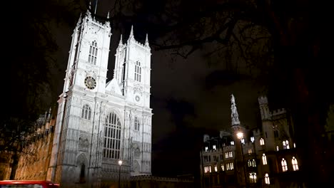 London-Double-Decker-Buses-Driving-Past-Westminster-Abbey,-London,-United-Kingdom