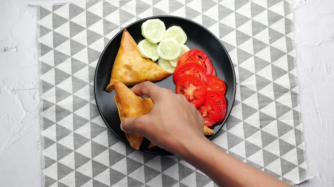 samosa, una popular comida callejera de la india