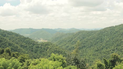 Mirador-De-Khao-Yai-Con-Vistas-Al-Hermoso-Bosque-Paisajístico-En-Un-Día-Soleado-En-Tailandia