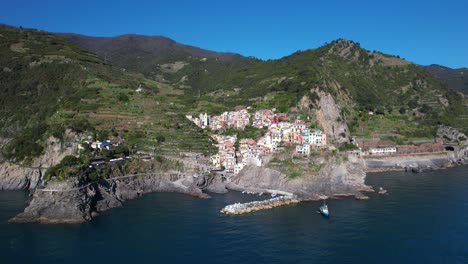 Mundialmente-Famoso-Lugar-Turístico-De-Cinque-Terre,-Italia