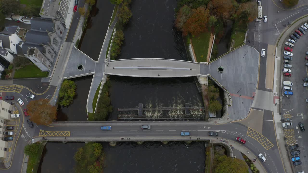 Salmon Weir Bridge, and Salmon Weir Pedestrian and Cycle Bridge