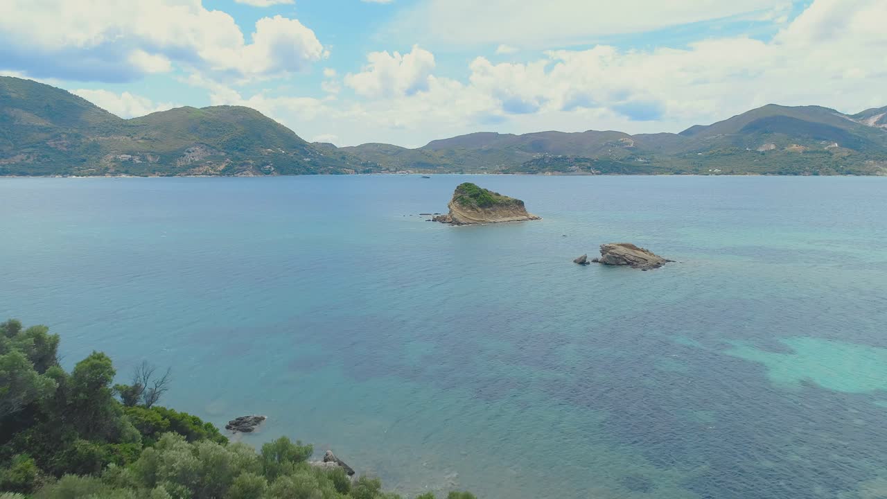 이한 해안 풍경 조용한 물