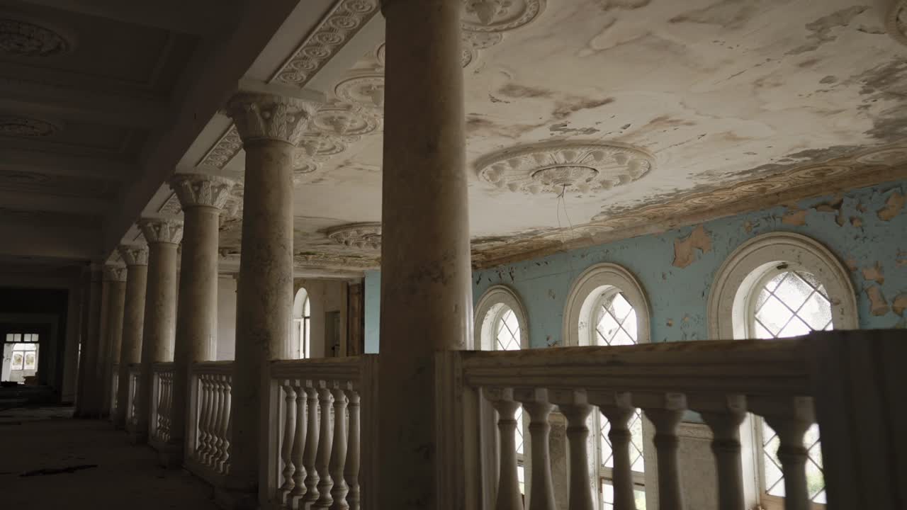 corredor de la mansión abandonada