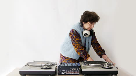 abuela dj 00