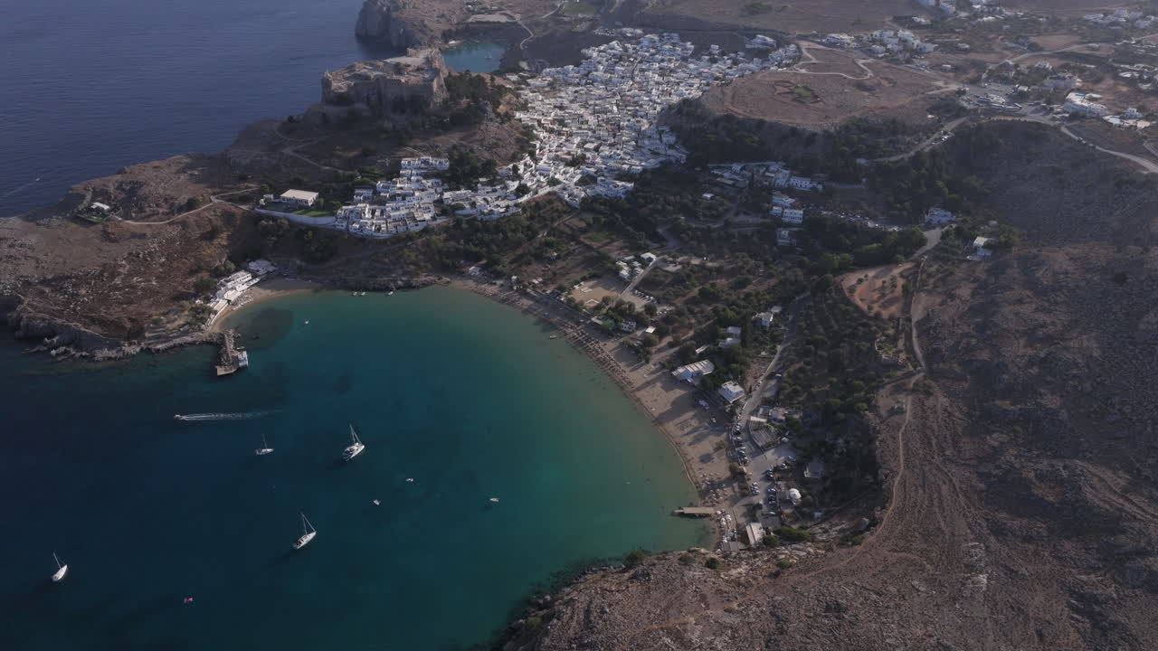 린도스 베이 로드스 (lindos bay rhodes) 를 둘러싼 공중 촬영