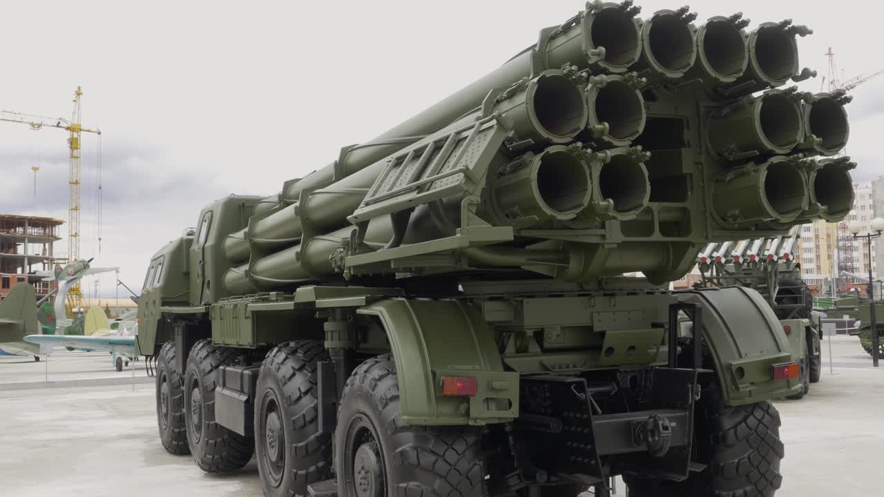 군용 미사일 발사기 디스플레이