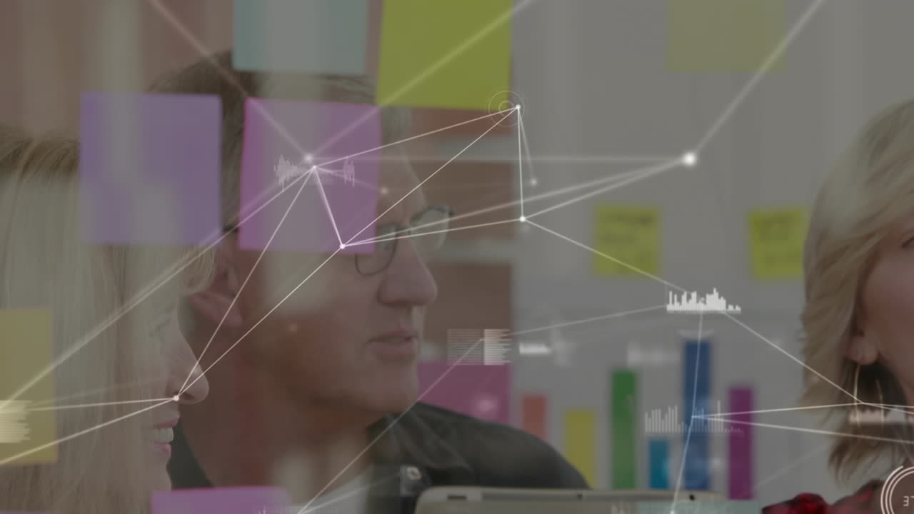 animación de la red de conexiones entre diversas personas de negocios que trabajan en la oficina