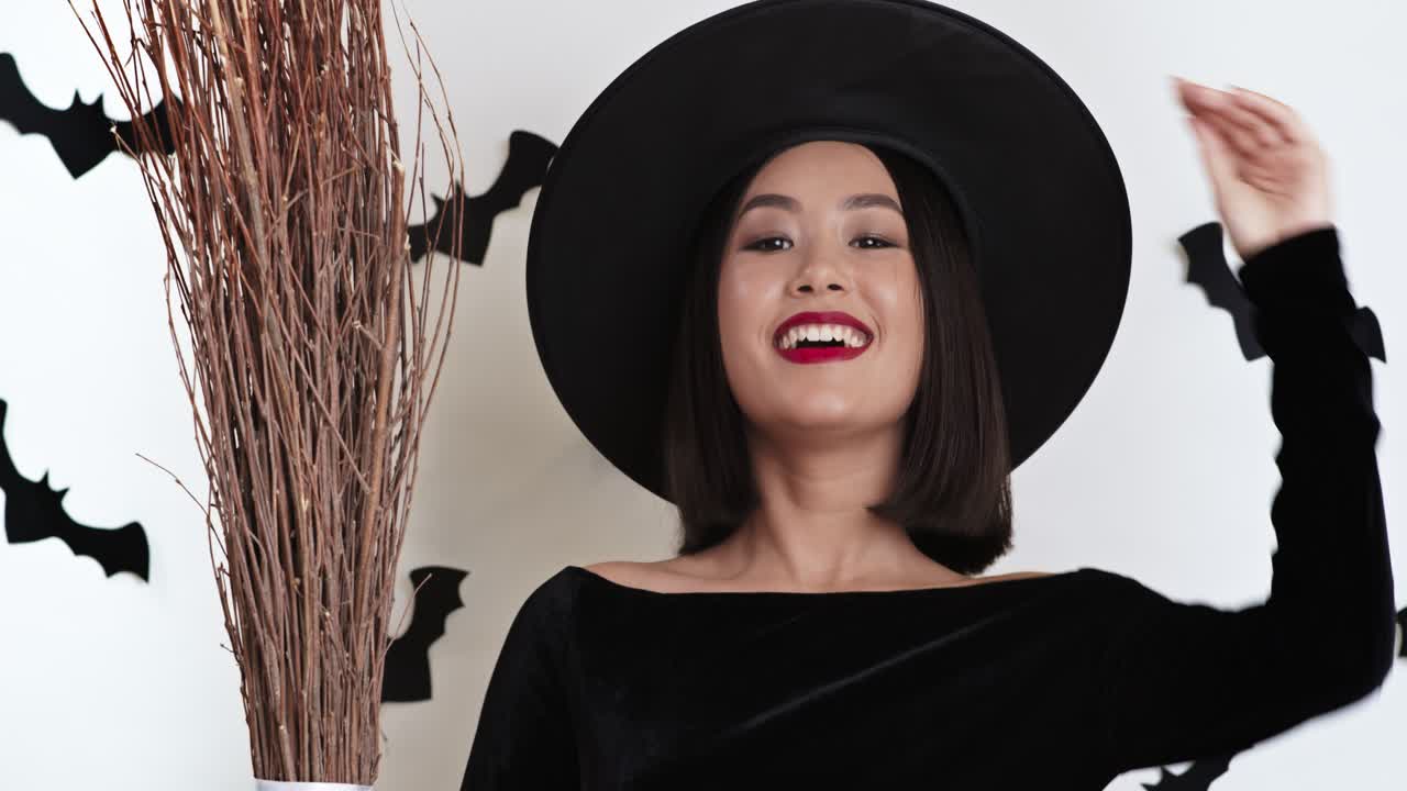 el retrato del disfraz de la bruja feliz